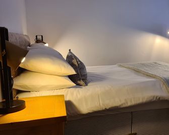 The Crown Hotel - Emsworth - Schlafzimmer
