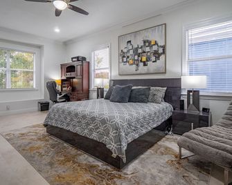 Spectacular Mediterranean Style South Tampa Pool Home - Tampa - Schlafzimmer