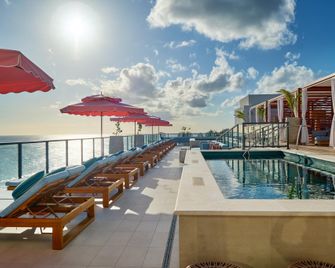 Hotel Indigo Bridgetown Barbados By IHG - Bridgetown - Pool