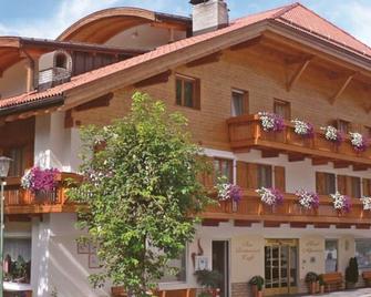 Hotel Alpenrose - La Valle/Wengen - Budova
