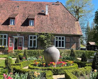 Cozy and beautiful apartment where you can relax and unwind - Stavenhagen - Gebäude