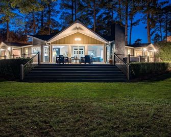 Lake Norman Playaway - Mooresville - Building