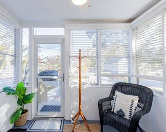 Cozy Beach Cottage Near The Bay - Villas