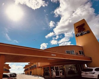 Grand Prix Motel Beach Front - Daytona Beach - Building