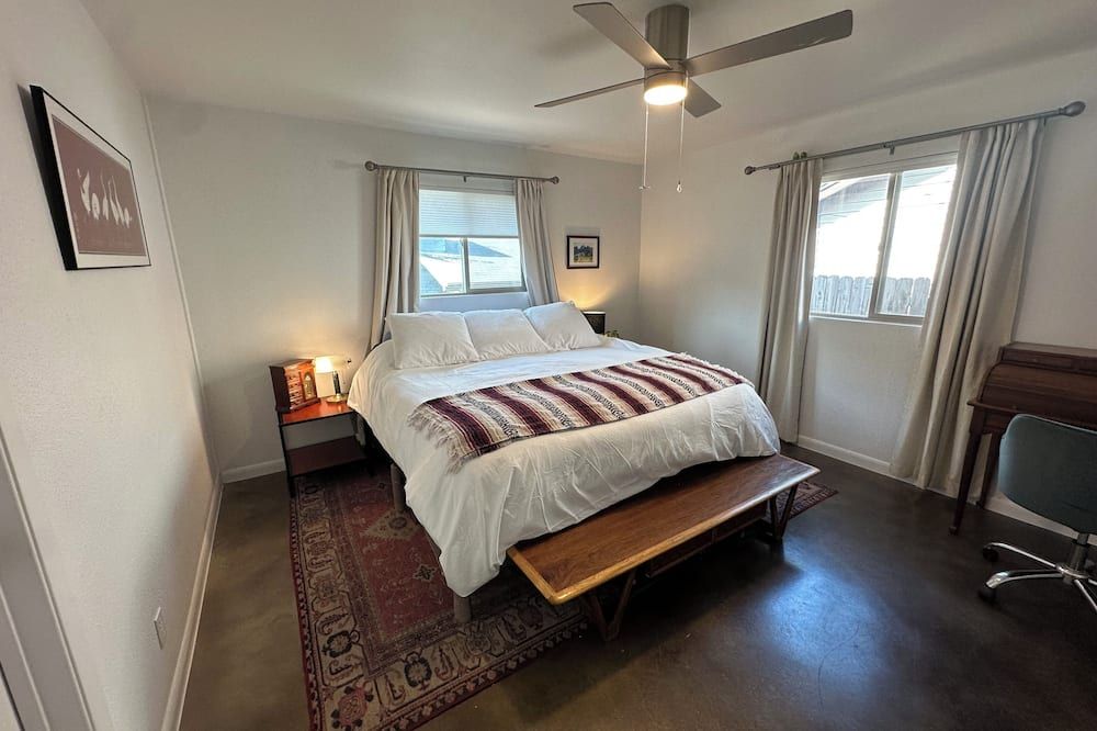 Royal Retreat – Cozy Luxe 2br Near Downtown - אוסטין - חדר שינה