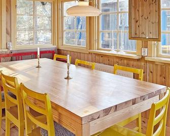 Holiday Home MÖja - Möja - Comedor