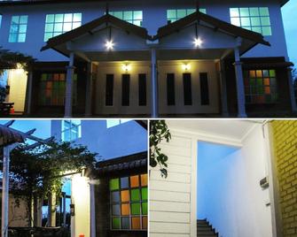 Multaqa suite & residence - Marang - Building