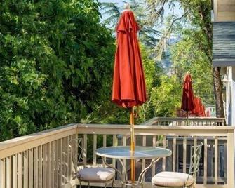 Comfort and Style in Our Queen Cottage - Calistoga - Balcony