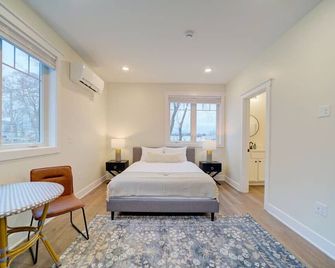 Stay on Clay - Suite #3 - Muskegon - Bedroom
