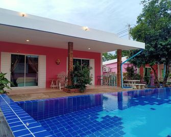 Baan Gon Chompu - Suan Phueng - Pool