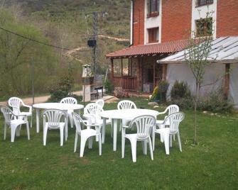 Las Tejeruelas Casa Rural - Navacepedilla de Corneja - Patio