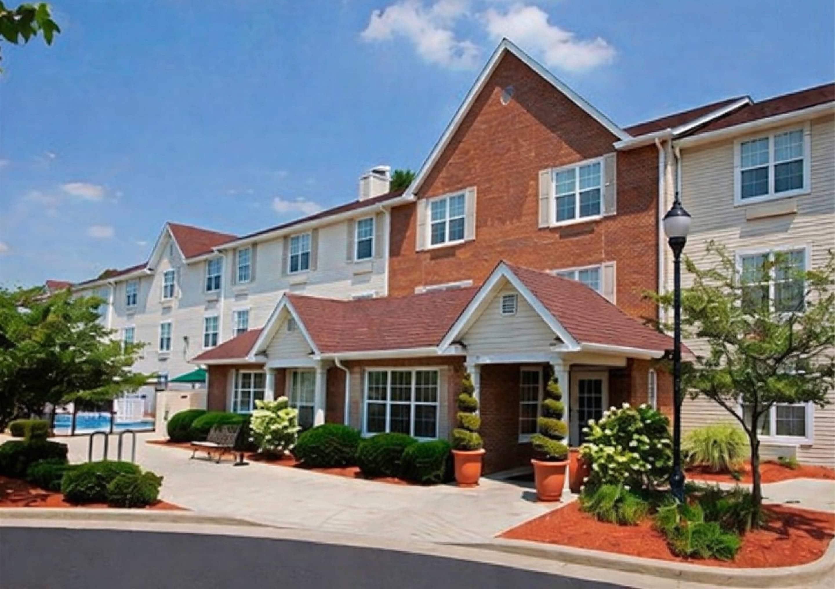 MainStay Suites Bloomington near University - Bloomington - Gebäude