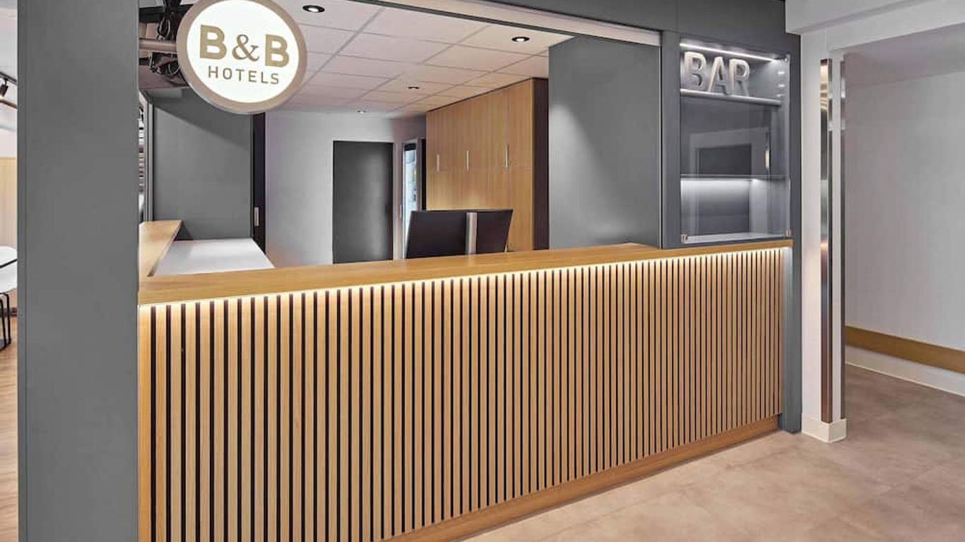 بي آند بي هوتول كولن بورز