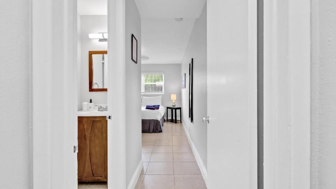 The Blue House Fort Lauderdale Airport/Cruise