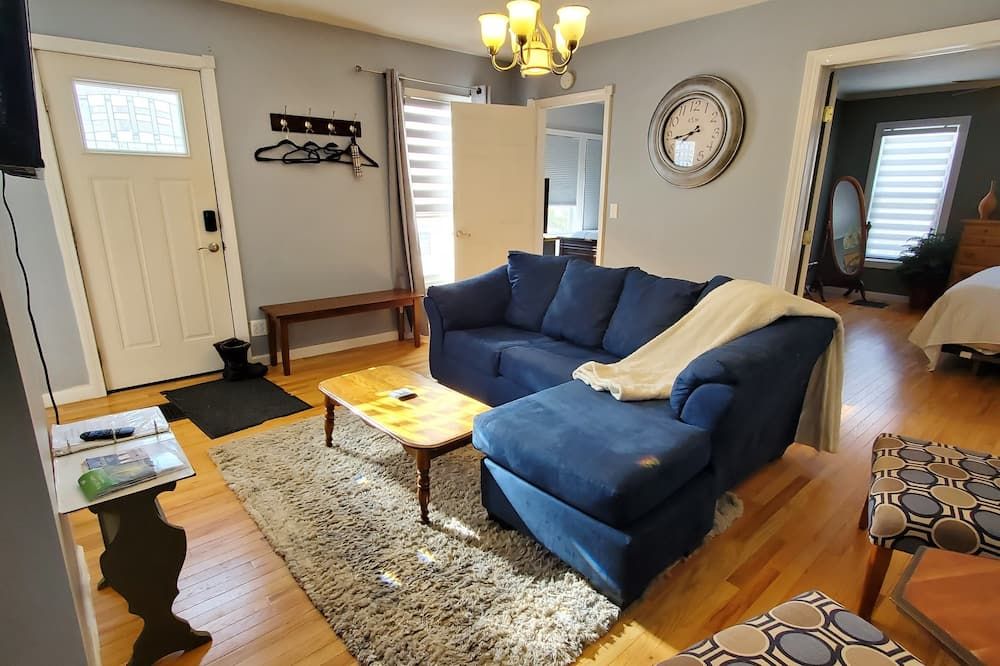 Single level 3 bedroom, fenced yard, central air - اوبورن (نيويورك) - غرفة معيشة