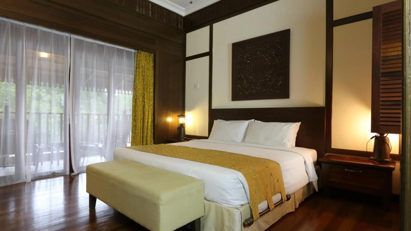Bukit Merah Laketown Resort