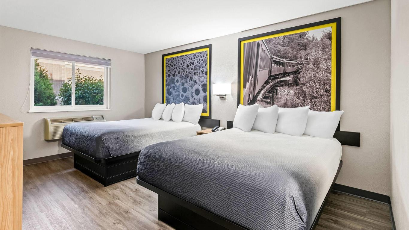 Super 8 by Wyndham Lewiston Auburn Area