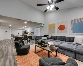 Far North Dallas Chic Haven - Dallas - Sala de estar