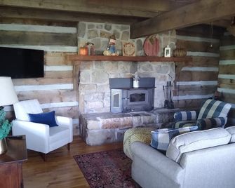 Cabin At Fairview Private Setting Far Off The Road Near Cummins Falls - Cookeville - Living room