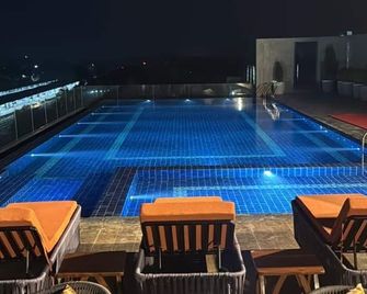 Le Roi Digha - Digha - Piscina