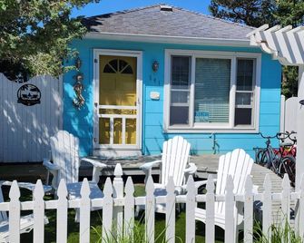 Ocean Beach Fire Island 3bds/2bth,3 Houses from the Beach! Huge back&front yard - Fire Island Pines - Patio