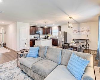 about 6 Mi to Waco Newly Constructed Family Home - Bellmead - Wohnzimmer
