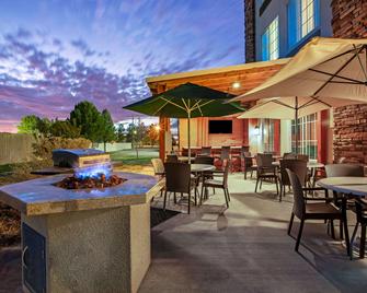La Quinta Inn & Suites by Wyndham Pecos - Pecos - Patio