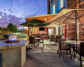 La Quinta Inn & Suites by Wyndham Pecos - Pecos - Patio