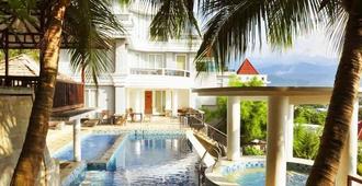 Hotel Minahasa - Manado - Pool