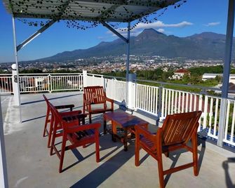 Villa Bungas Batu - Malang - Balcony