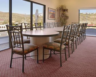 Days Inn by Wyndham Globe - Globe - Sala de reuniones