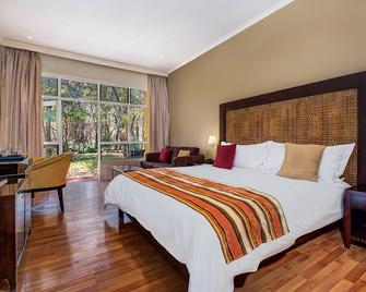 Protea Hotel by Marriott Lusaka Safari Lodge - Chisamba - Bedroom