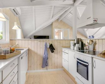 Three-Bedroom Holiday Home In Odder - Odder - Køkken