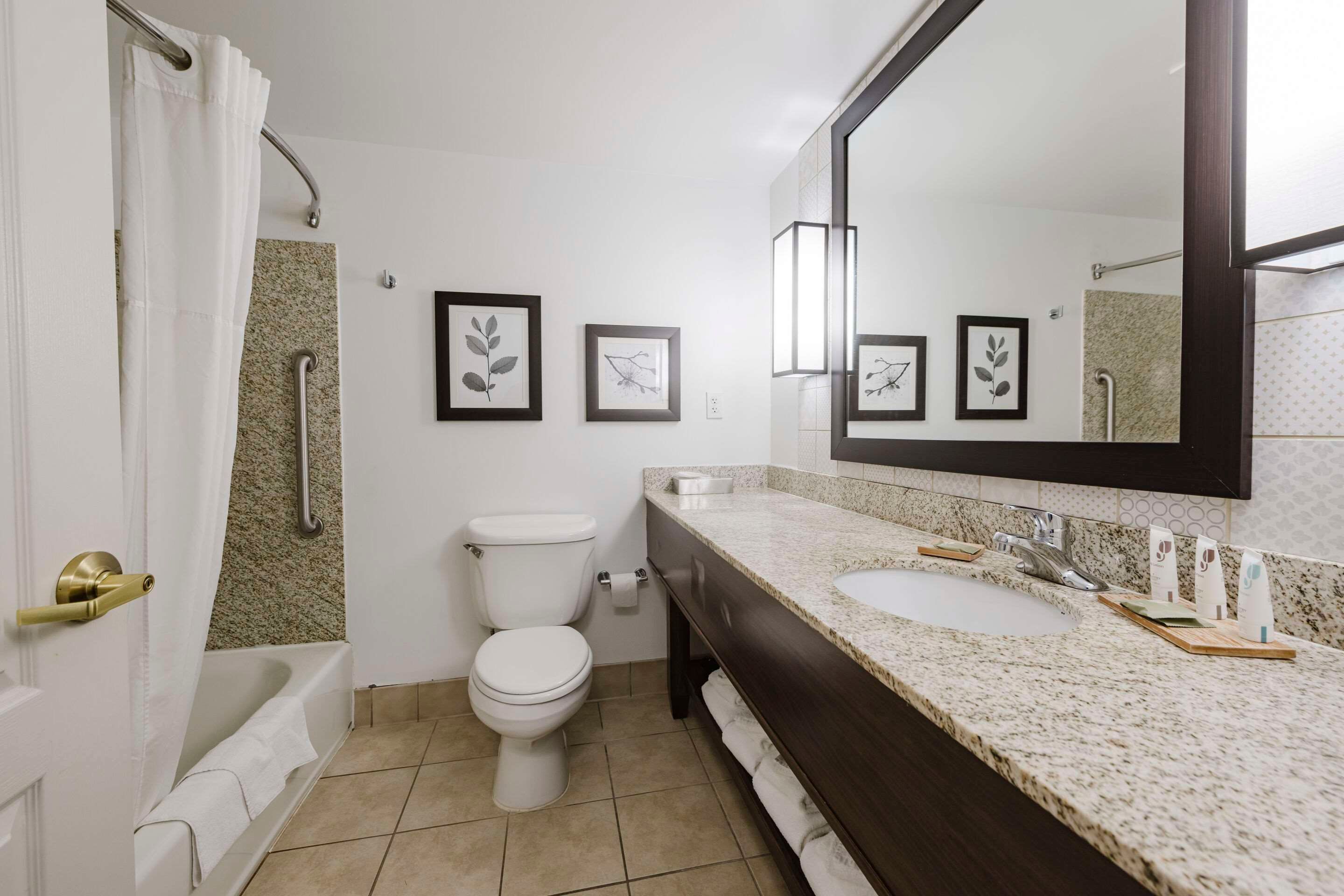 Country Inn & Suites by Radisson, Lake George, NY - Queensbury - Bad