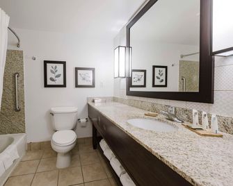 Country Inn & Suites by Radisson, Lake George, NY - Queensbury - Bad