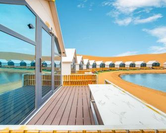 Desert Traveler Star Camping Homestay - Zhongwei - Balkon