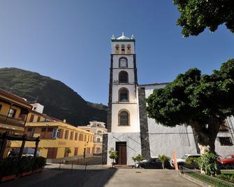 Charming Villa With Garden Full Of Flowers Located In Los Silos, North Tenerife - Los Silos - Building