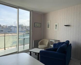 Superb apartment sea view and beach - Dinard - Sala de estar