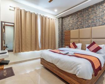 Diplomat Regency - New Delhi - Bedroom