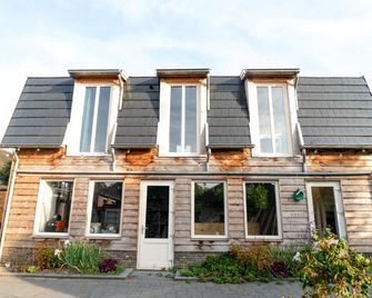 klein polderhuis - bollenschuur - Roelofarendsveen - Building