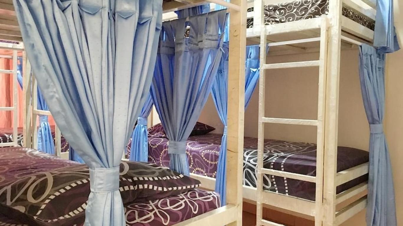 سيندانا موليا هوستيل بوغور