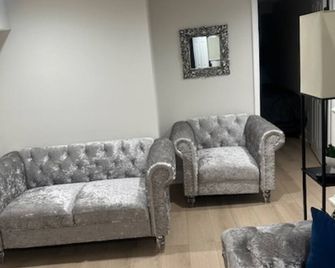 Modern 4br- Near Everything! - بالتيمور - غرفة معيشة