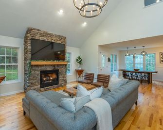 The Eclaire 4500 Sq Ft - 3 Story Home - Leicester - Living room