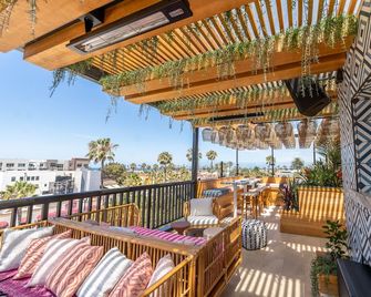 Room 203 | The Brick Boutique Hotel - Oceanside - Balkon