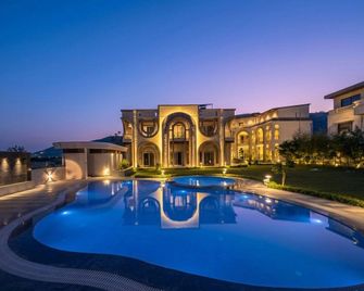 Oryana Resort by Arh & club - Udaipur - Uima-allas