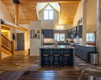 Secluded, spacious, close to town, large lot, great family home, hot tub - Pagosa Springs - Cocina