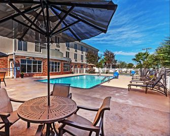 Holiday Inn Express & Suites Eagle Pass By IHG - Eagle Pass - Bazén