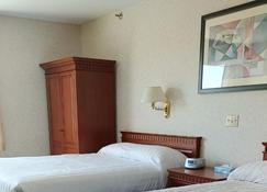 Conveniently located directly off the highway - Amherst - Bedroom