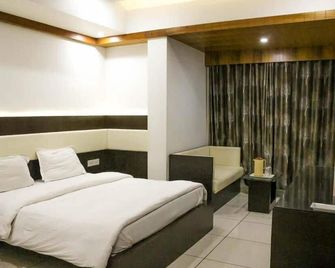 Hotel Apex Inn - Vapi - Bedroom