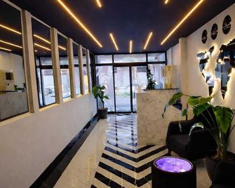 zebra otel buca - Buca